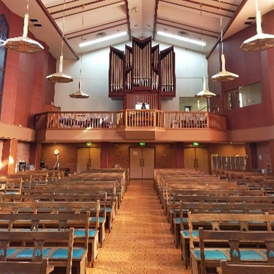 オルガンが設置された礼拝堂の様子